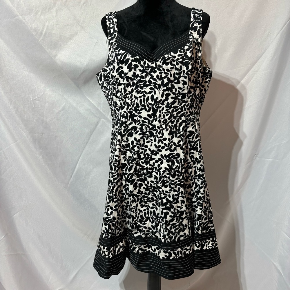 BOGO Jones Wear Sleeveless Black & White Leaf Print Dress Size 18